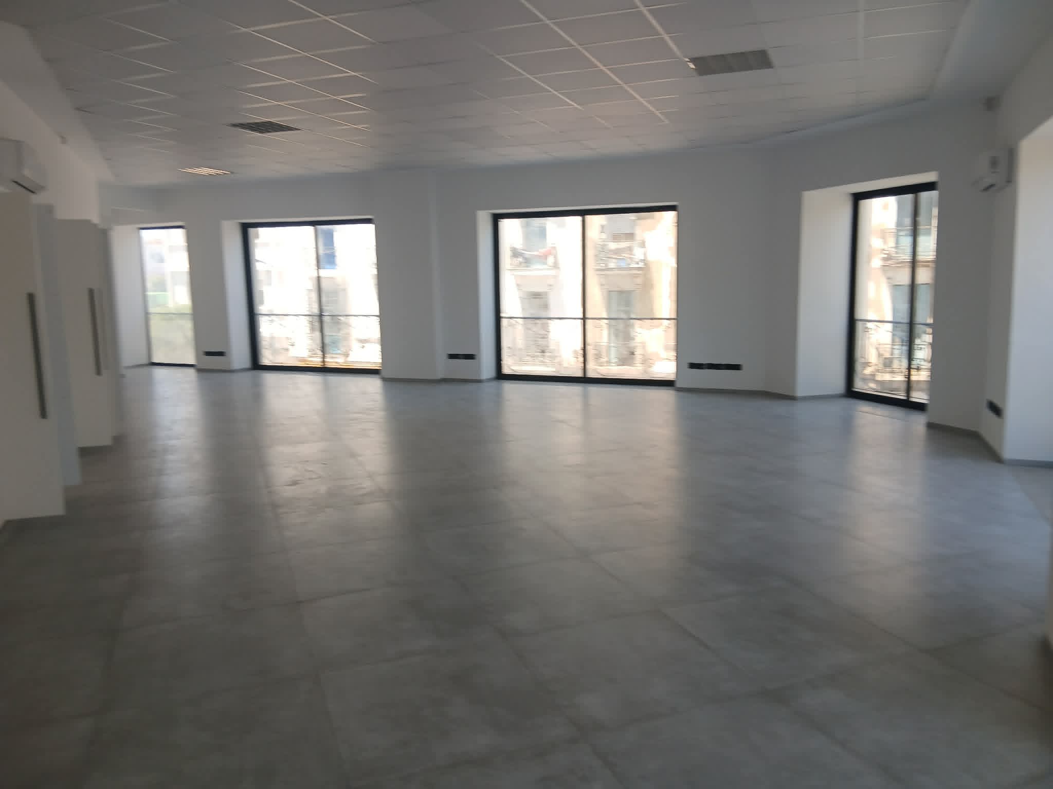 Bab Bhar&nbsp;Bab Bhar&nbsp;Bureaux & Commerces&nbsp;Bureau&nbsp;Exeptionnel open space neuf plein cv