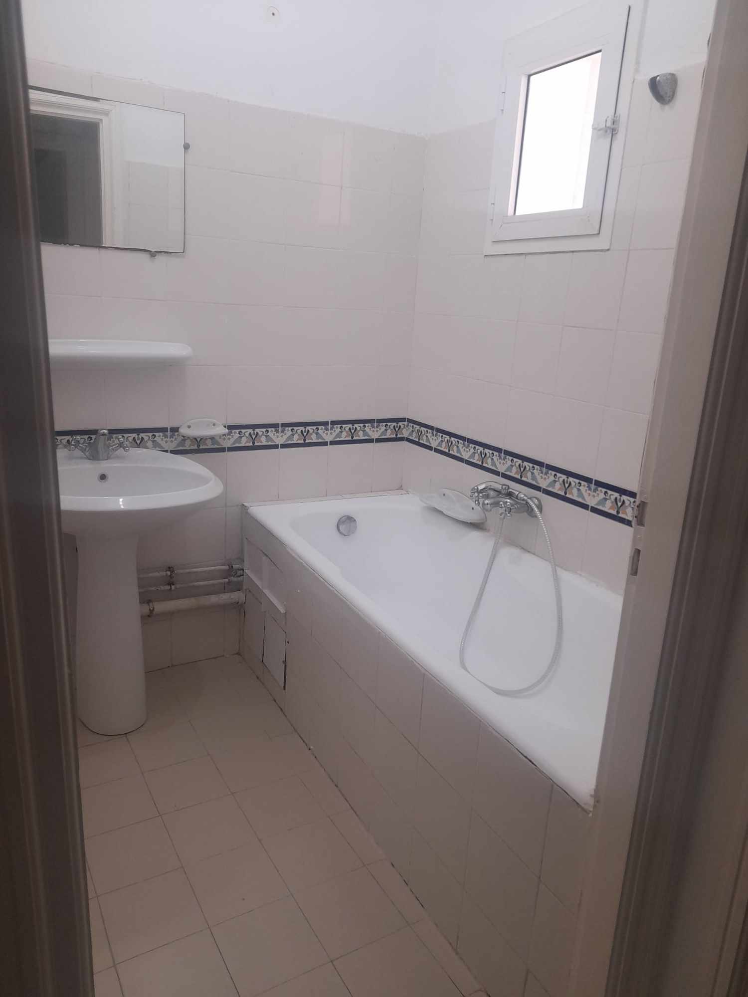 Rades&nbsp;Village Mediterranee&nbsp;Vente&nbsp;Appart. 4 pi�ces&nbsp;Agr�able s plus 3 tr�s bien orient�