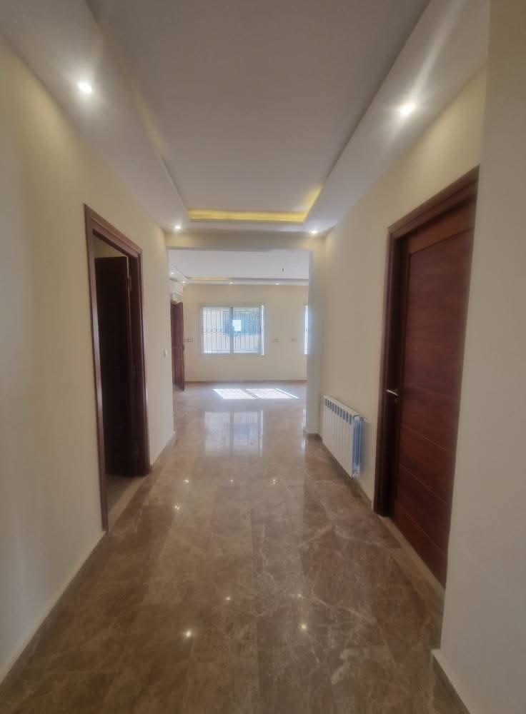 Ain Zaghouan&nbsp;Jardins de Carthage&nbsp;Location&nbsp;Appart. 4 pi�ces&nbsp;�tage de villa � jardin de carthage