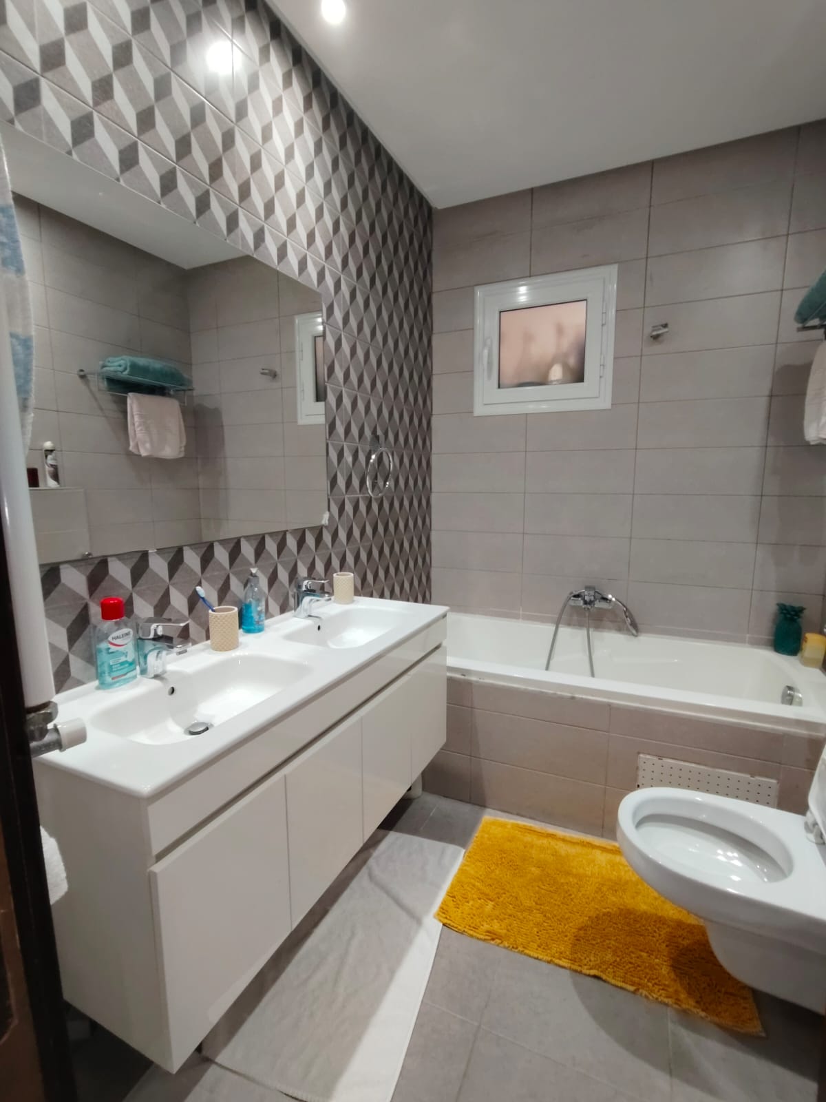 La Soukra&nbsp;Sidi Frej&nbsp;Vente&nbsp;Appart. 4 pi�ces&nbsp;La soukra vnt s3 avec jardin