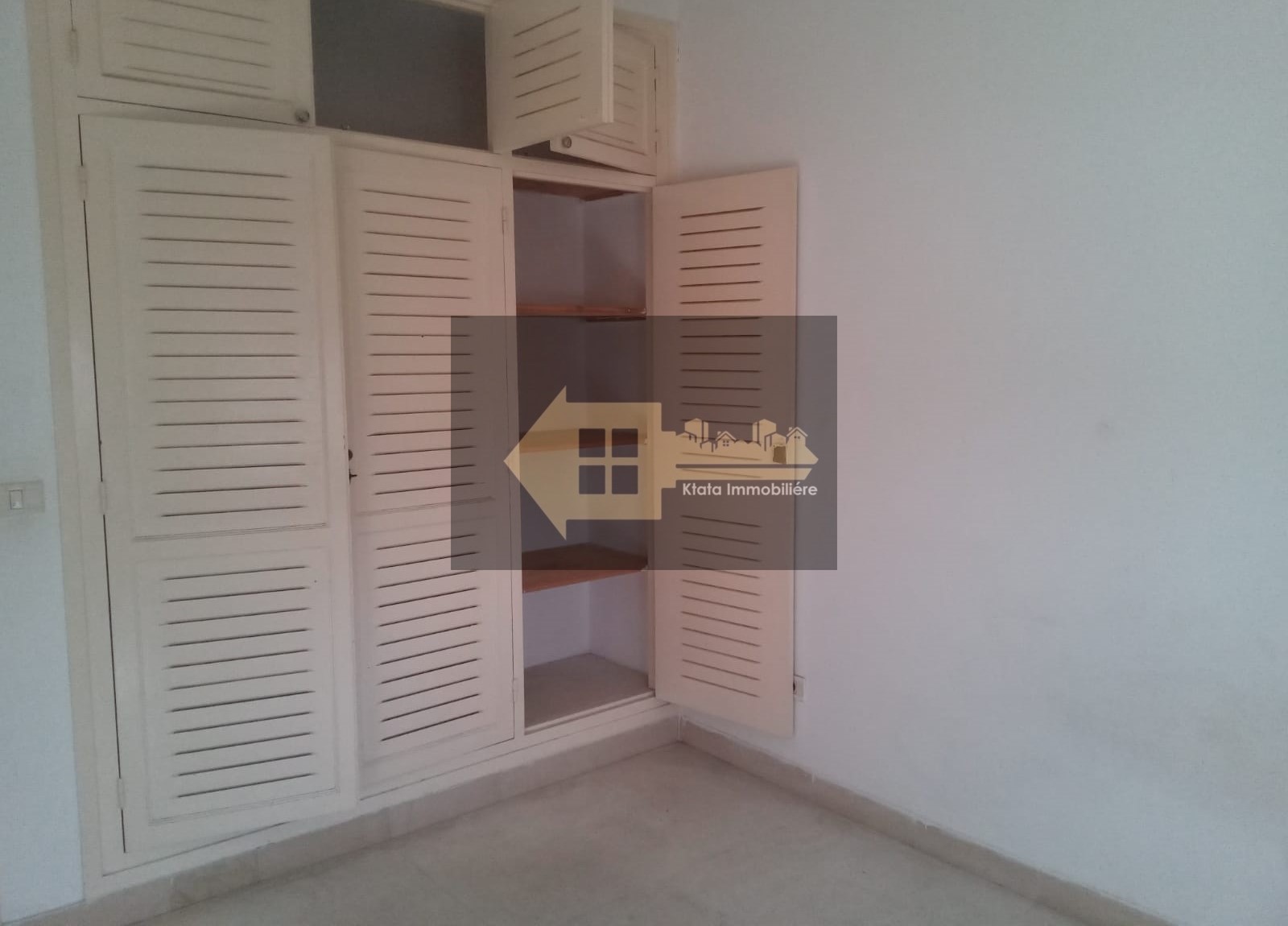 La Soukra&nbsp;Borj Louzir&nbsp;Vente&nbsp;Appart. 4 pi�ces&nbsp;Cit� hedi nouira  ven app s3 ref0526