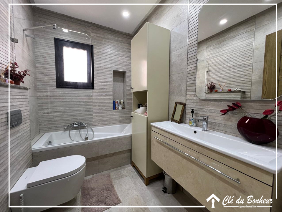 La Soukra&nbsp;Chotrana 1&nbsp;Vente&nbsp;Duplex&nbsp;Dun beau triplex � chotrana 1