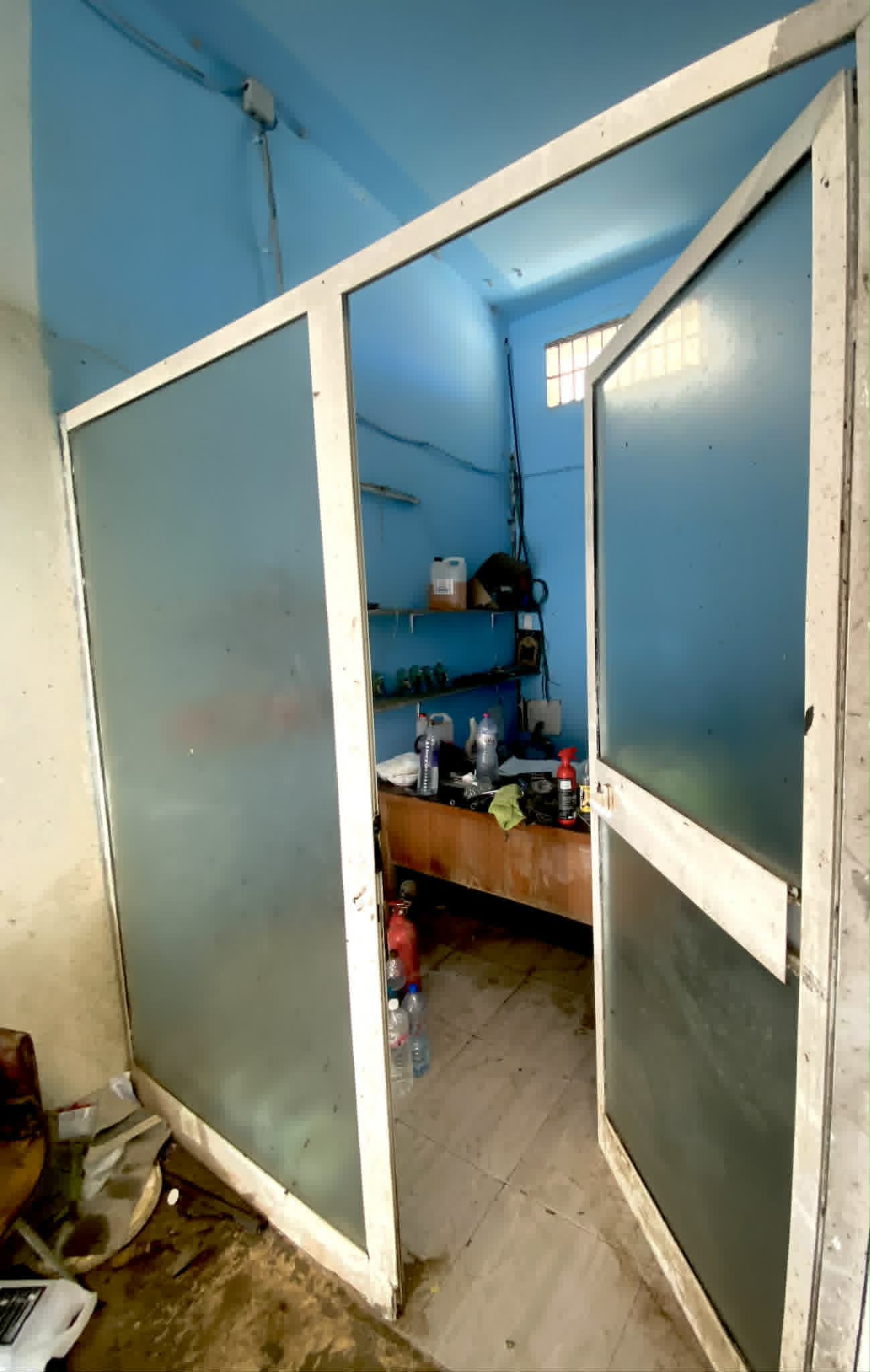 La Marsa&nbsp;Cite Bhar Lazreg&nbsp;Location&nbsp;Surfaces&nbsp;Un depot sur la route principal