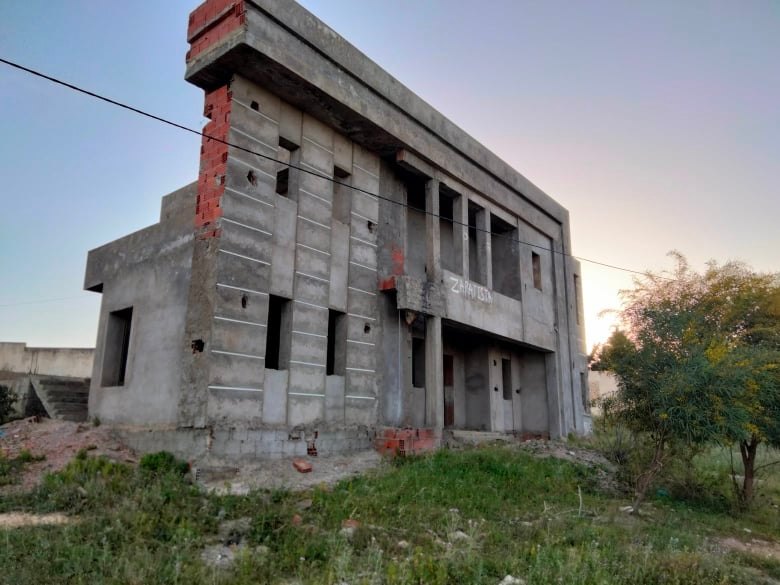 Oued Ellil&nbsp;Oued Ellil&nbsp;Vente&nbsp;Autre&nbsp;Sanheja une villa � moiti� construite