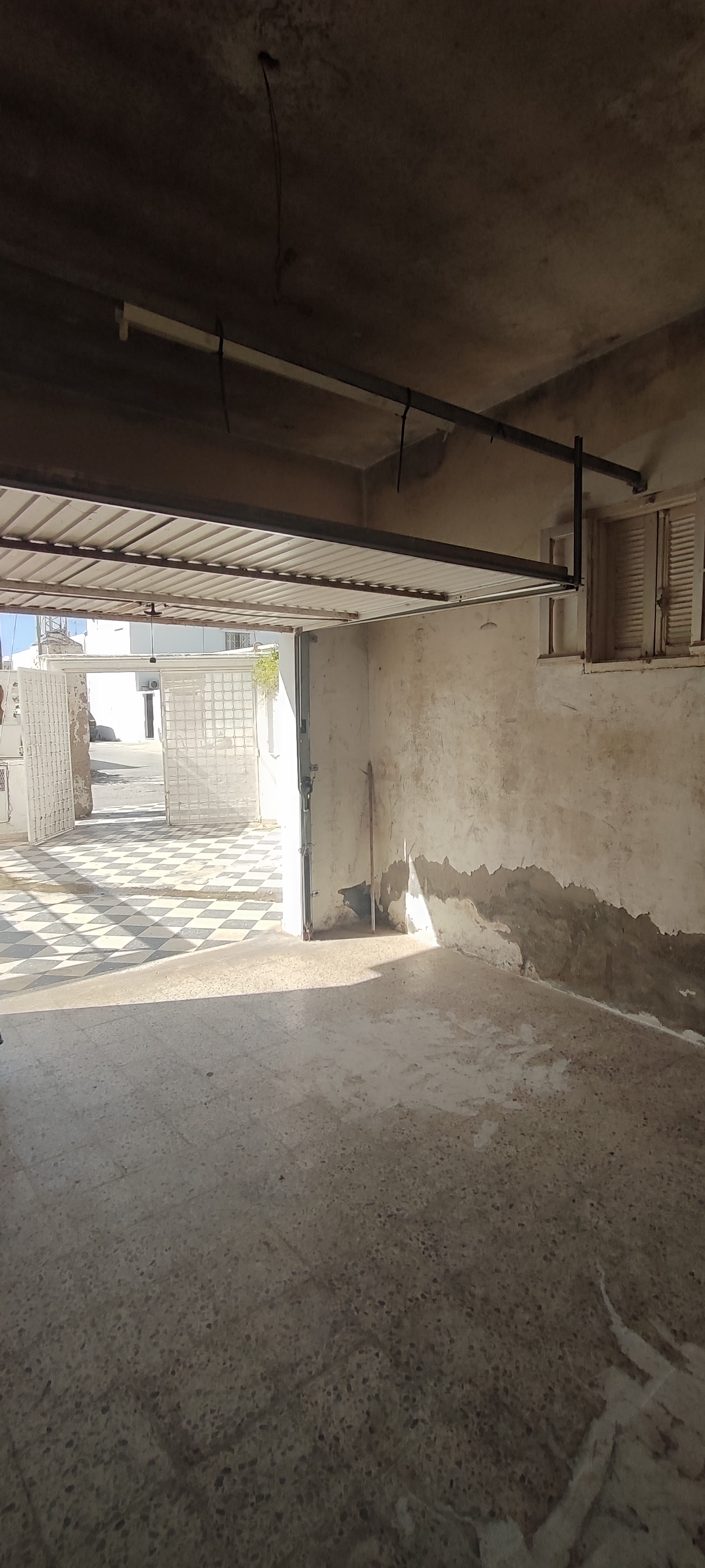 La Marsa&nbsp;El Aouina&nbsp;Bureaux & Commerces&nbsp;Autre&nbsp;D�p�t � l'aouina