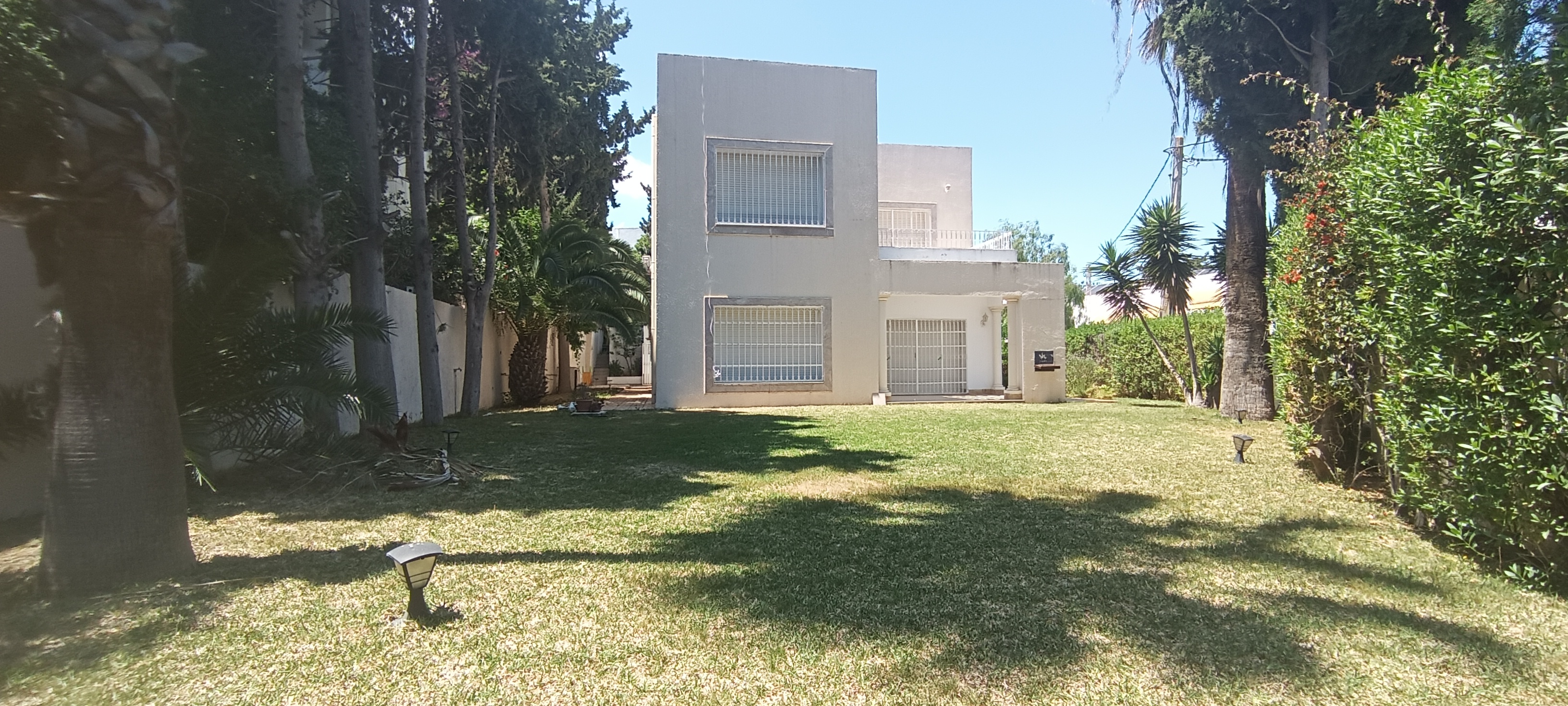 El Menzah&nbsp;Mutuelle Ville&nbsp;Location&nbsp;Maisons&nbsp;Villa avec un grand jardin � notre dame