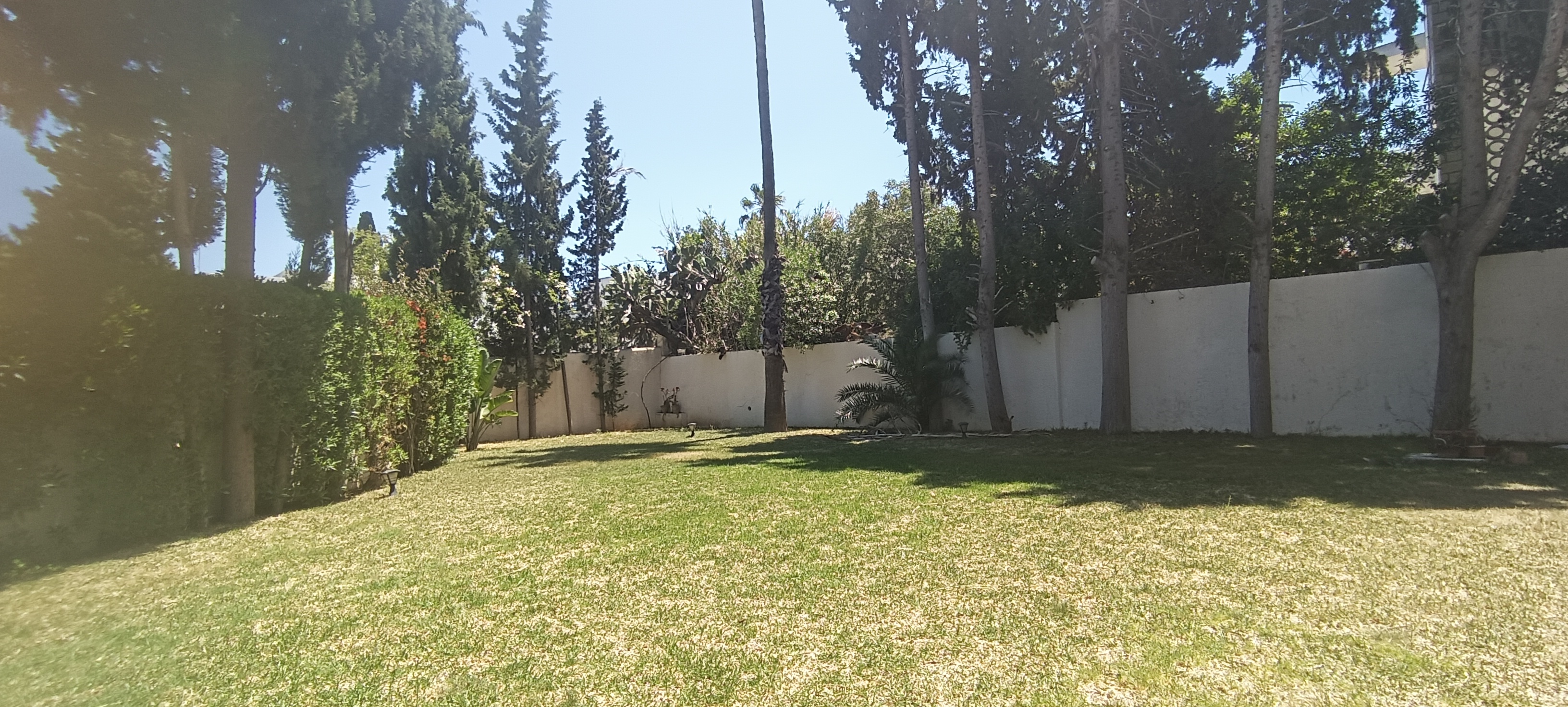 El Menzah&nbsp;Mutuelle Ville&nbsp;Location&nbsp;Maisons&nbsp;Villa avec un grand jardin � notre dame