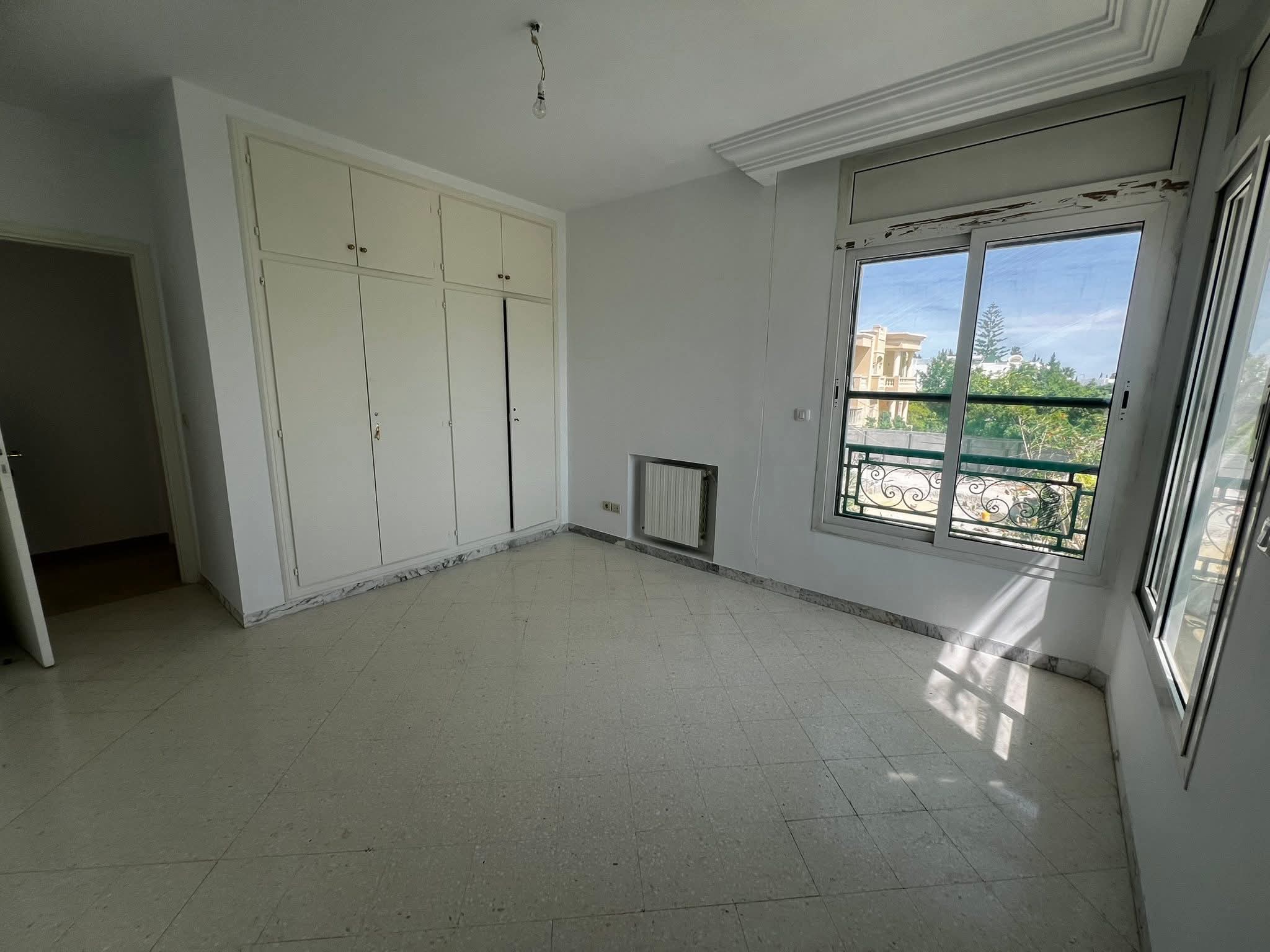 La Marsa&nbsp;Berge Du Lac&nbsp;Location&nbsp;Appart. 3 pi�ces&nbsp;S2 1800 d lac 1 usage habitation ou bureautique