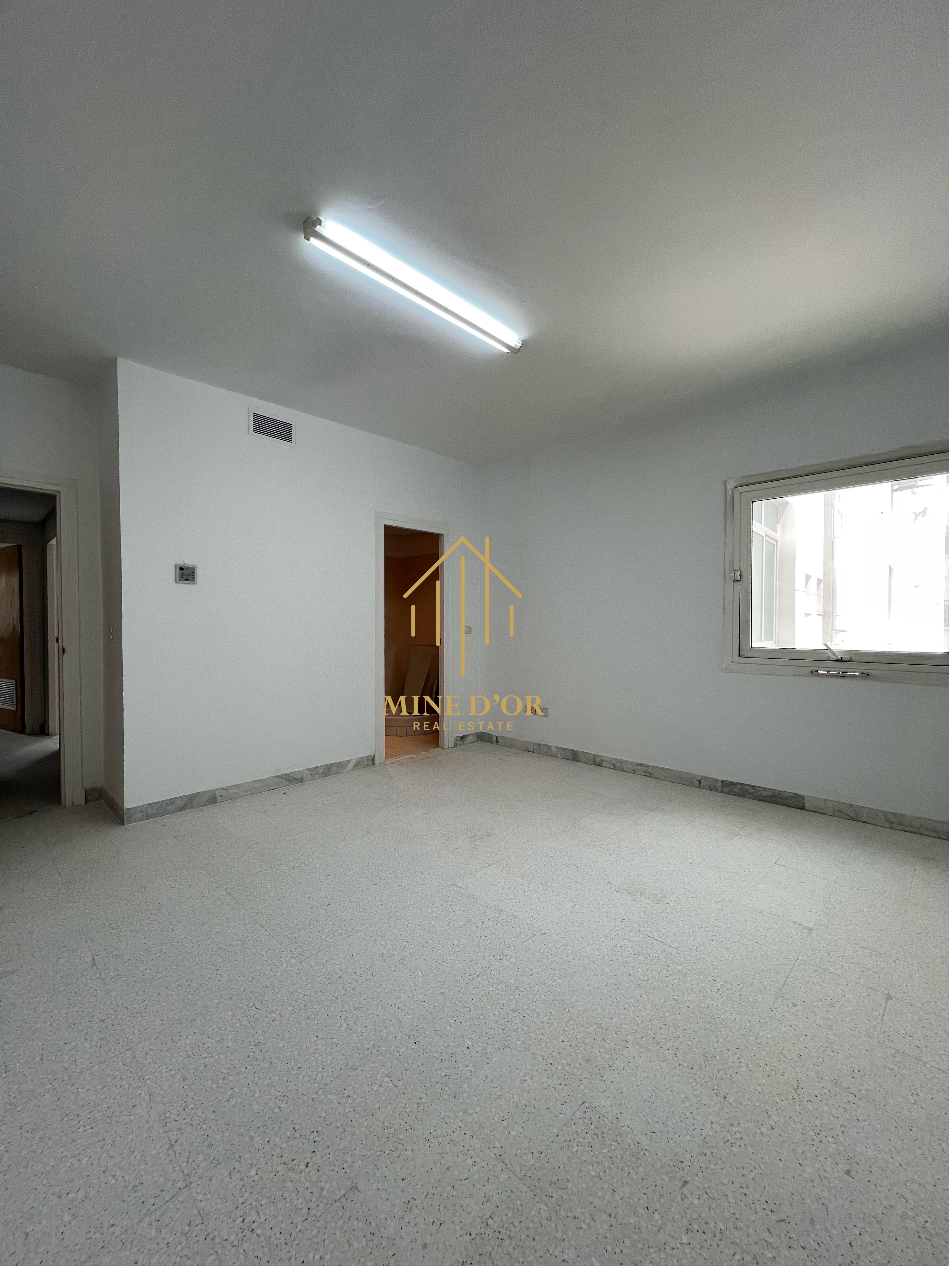 Bab Bhar&nbsp;Montplaisir&nbsp;Bureaux & Commerces&nbsp;Bureau&nbsp;Bureau h4 sur art�re principale � montplaisir