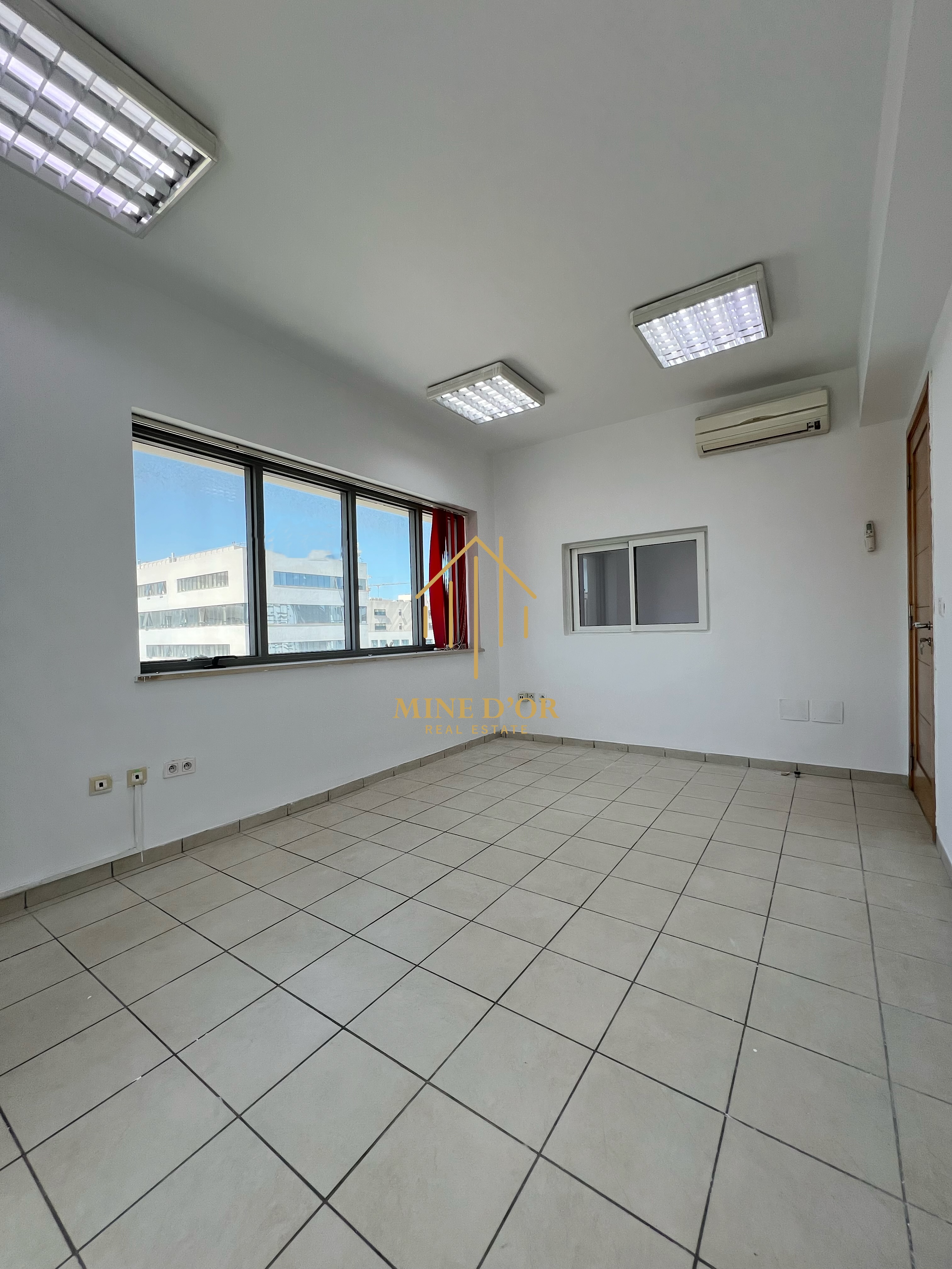 Cite El Khadra&nbsp;Zone urbaine nord&nbsp;Bureaux & Commerces&nbsp;Bureau&nbsp;Bureau 137m en 4 espaces au centre urbain nord