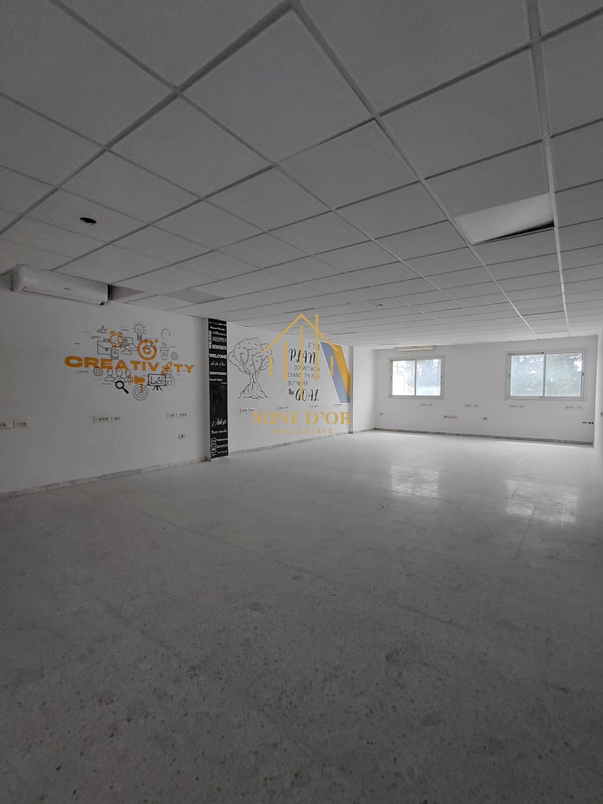 La Soukra&nbsp;Charguia 2&nbsp;Bureaux & Commerces&nbsp;Bureau&nbsp;Plateau avec entr�e ind�pendante � charguia 2