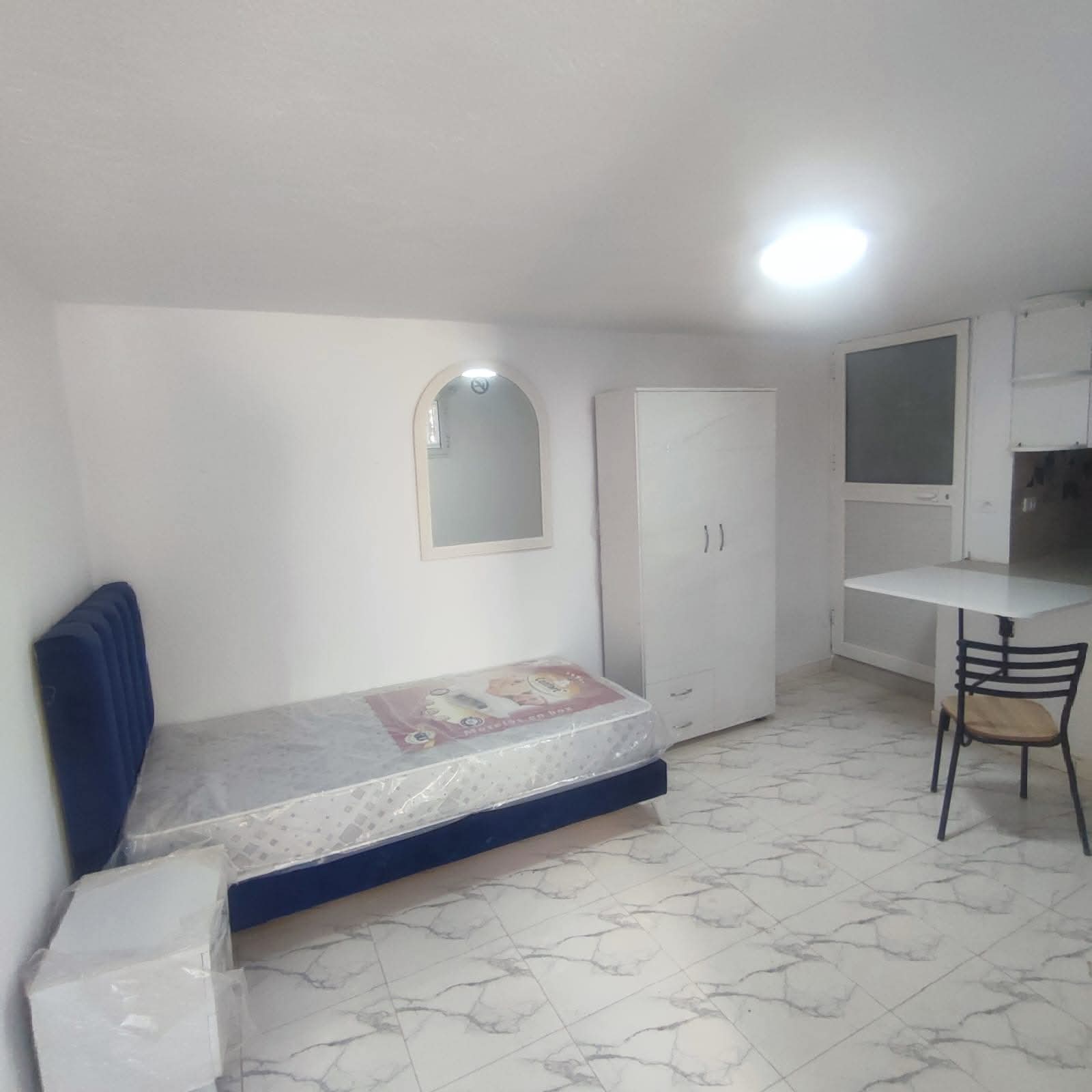 Ariana Ville&nbsp;El Menzah 5&nbsp;Location&nbsp;Maisons&nbsp;Studio s0 meubl� aux uv4 wb4374