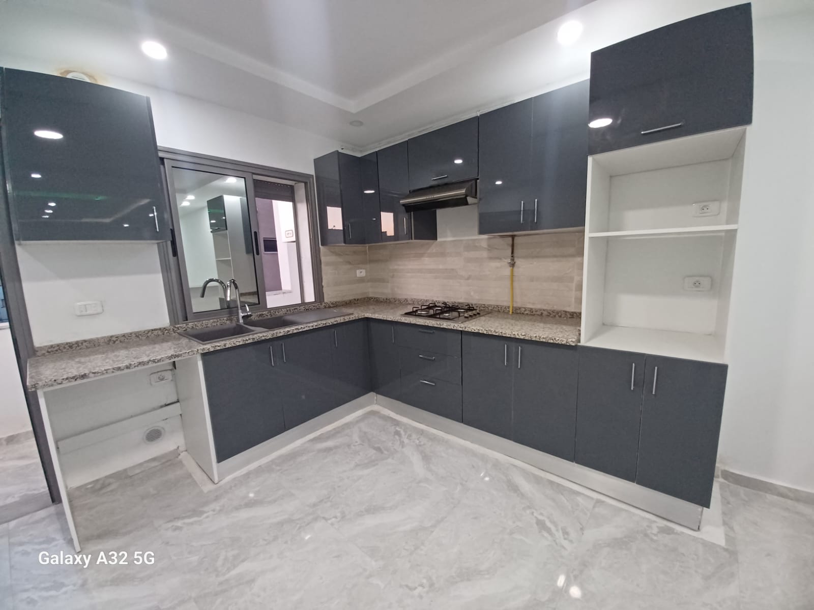 Rades&nbsp;Chouchet Rades&nbsp;Location&nbsp;Appart. 4 pi�ces&nbsp;�tage de villa � chouchet rades