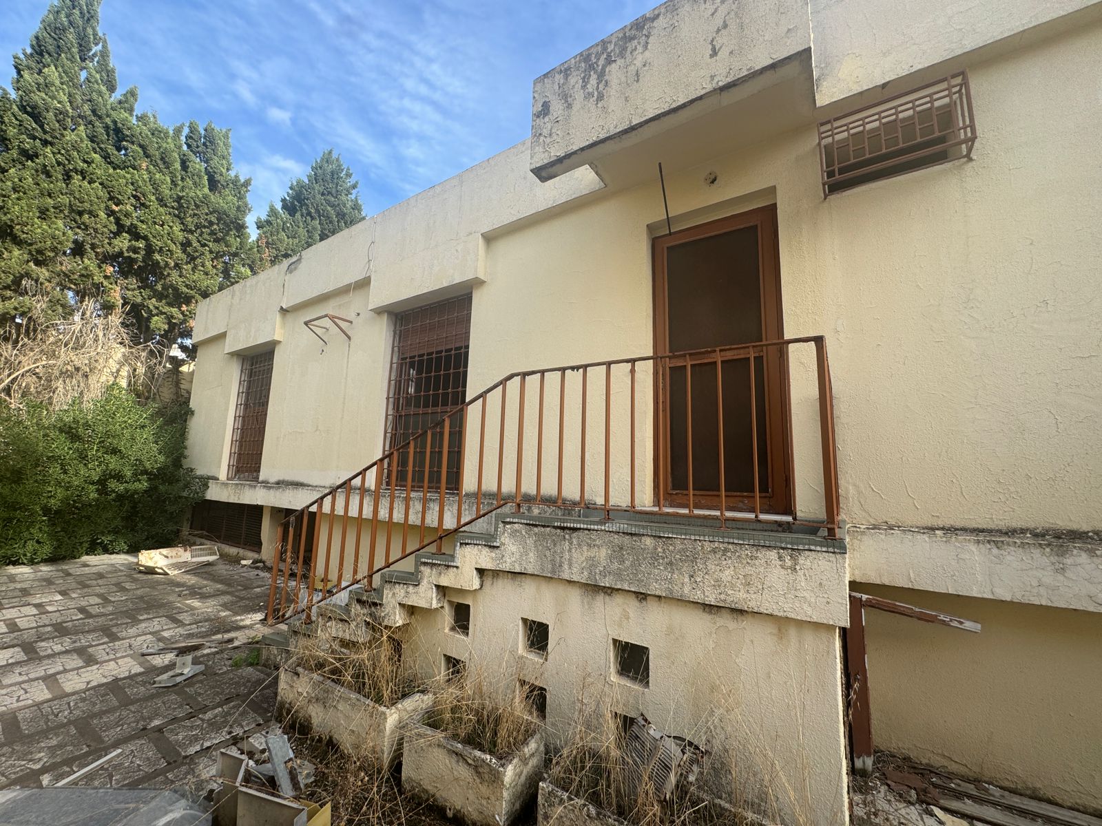 El Menzah&nbsp;El Menzah 1&nbsp;Vente&nbsp;Maisons&nbsp;Villa de coin avec grand potentiel � menzah 1