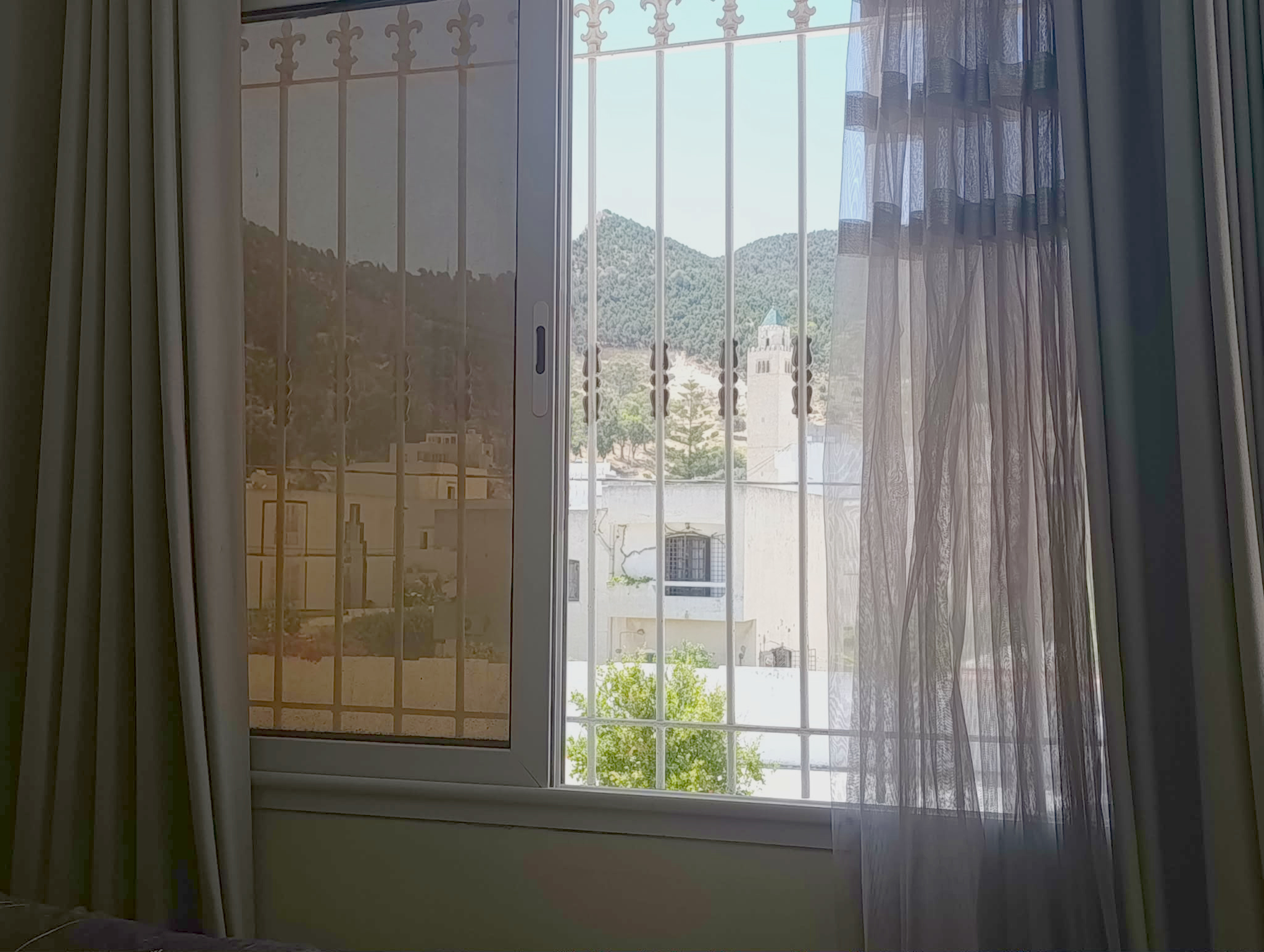 Bou Mhel El Bassatine&nbsp;Cite El Mouna&nbsp;Vente&nbsp;Appart. 4 pi�ces&nbsp;Tres grand salon avec 2 chambre