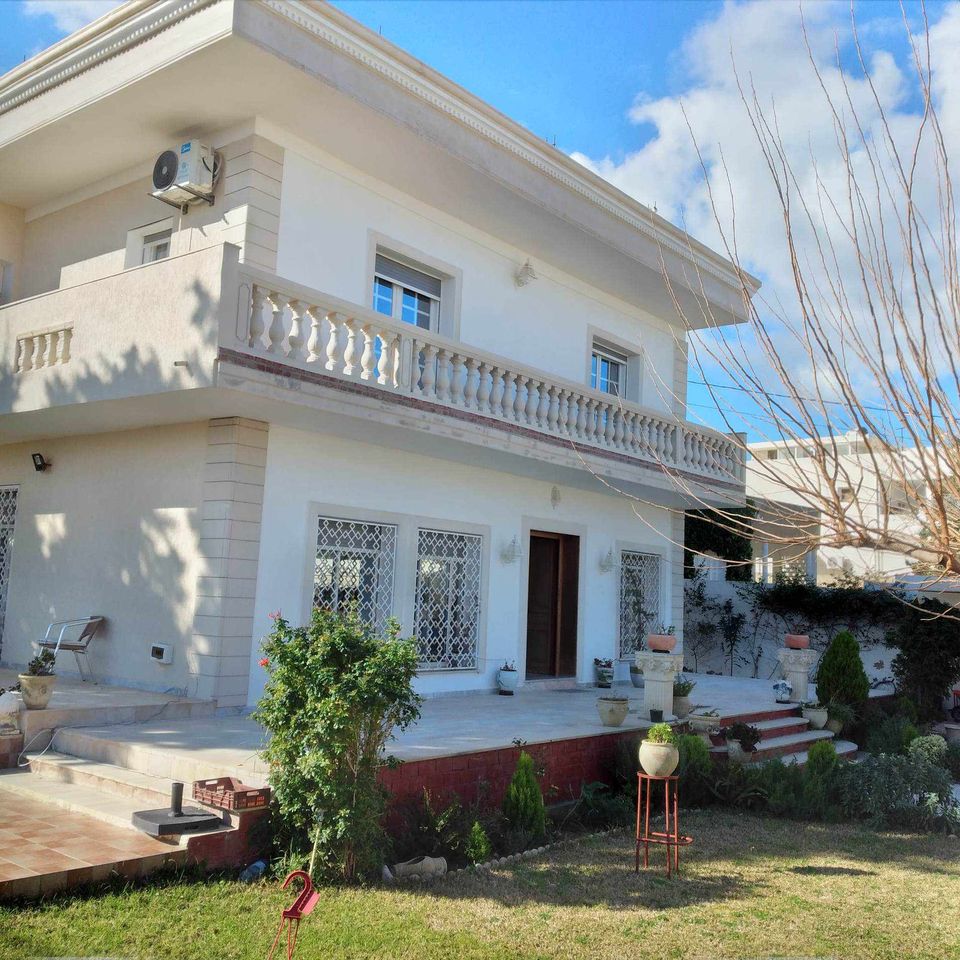 Bizerte Nord&nbsp;Bizerte&nbsp;Vente&nbsp;Maisons&nbsp;Une belle villa avec jardin � corniche bizerte