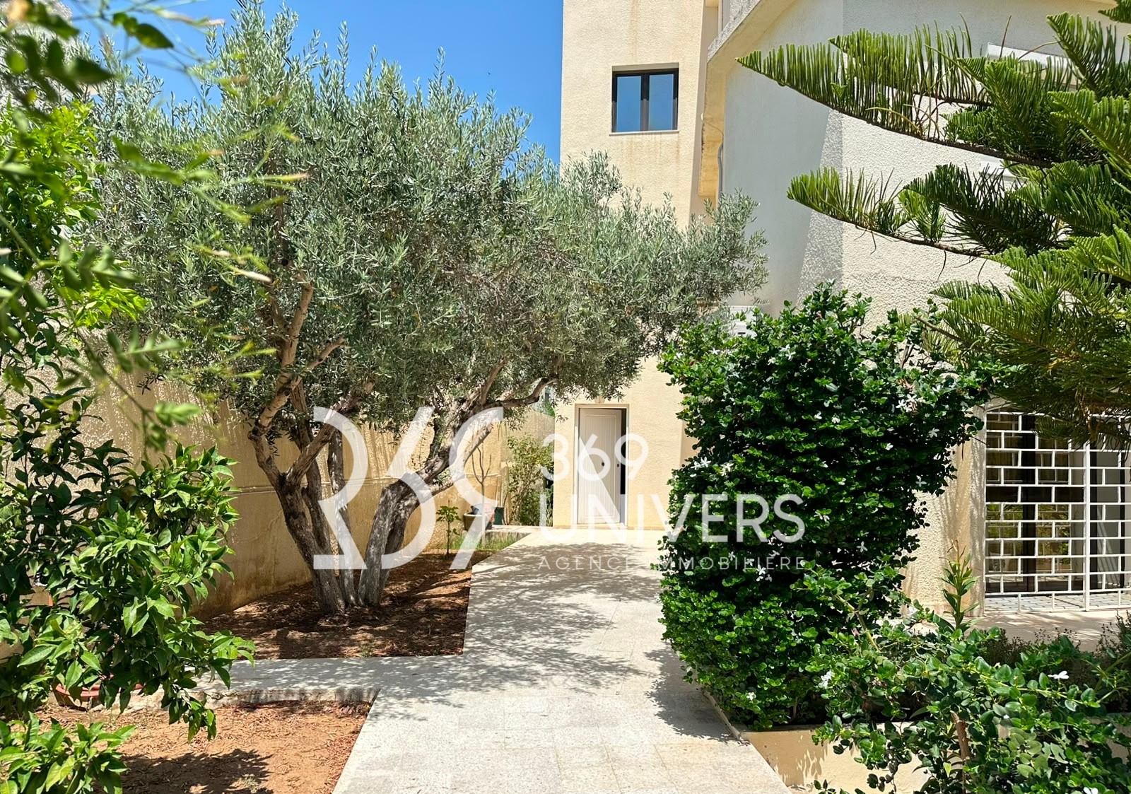 La Marsa&nbsp;Gammart&nbsp;Location&nbsp;Appart. 2 pi�ces&nbsp;Etage meubl� avec balcon � gammarth ref ra177