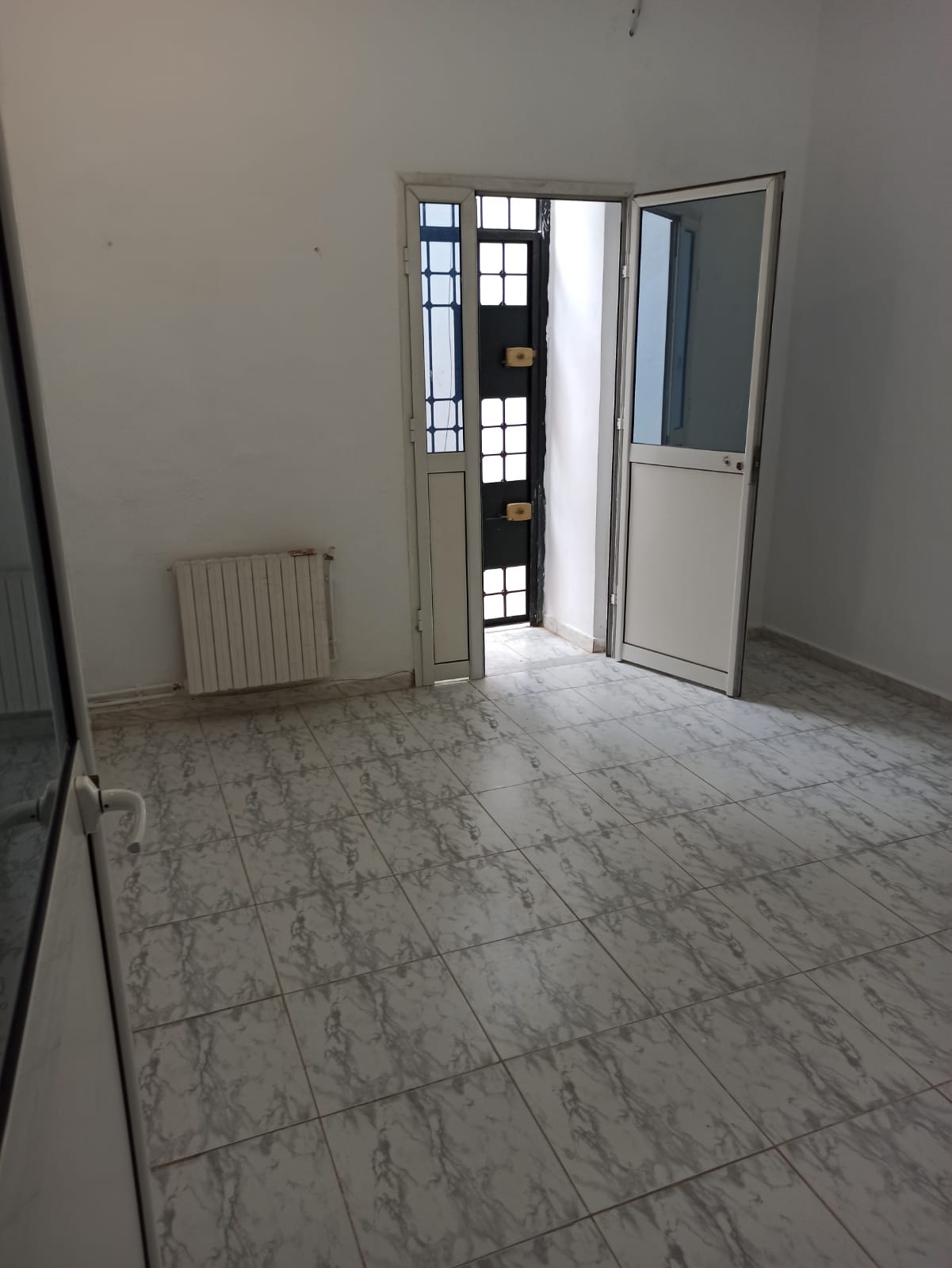 El Menzah&nbsp;Tunis Belvedere&nbsp;Location&nbsp;Appart. 3 pi�ces&nbsp;Appartement � usage bureautique ou cabinet  010926