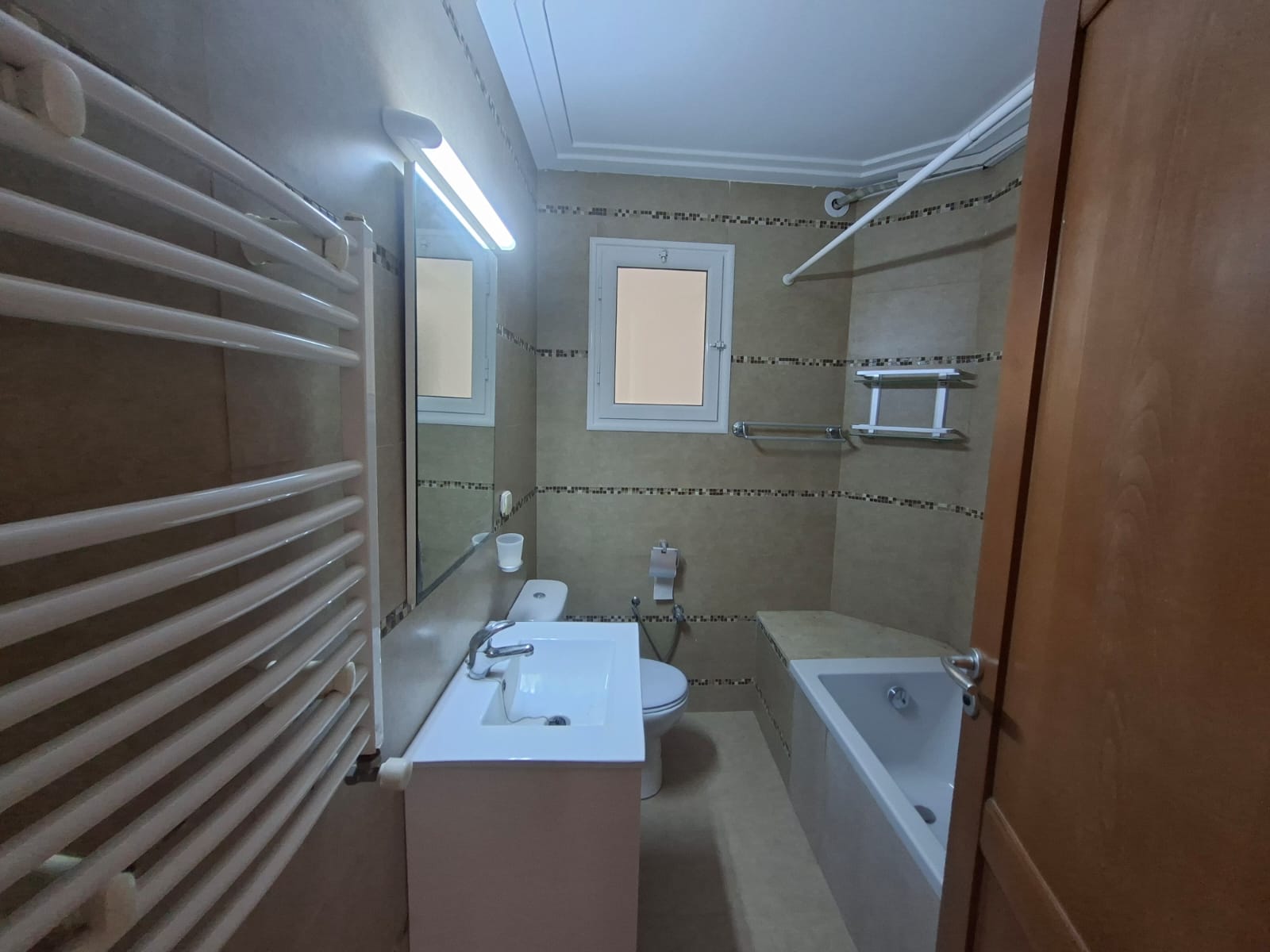 Mnihla&nbsp;Jardins d'el Menzah&nbsp;Location&nbsp;Appart. 3 pi�ces&nbsp;Appartement s plus 3 � jardin d'el menzah