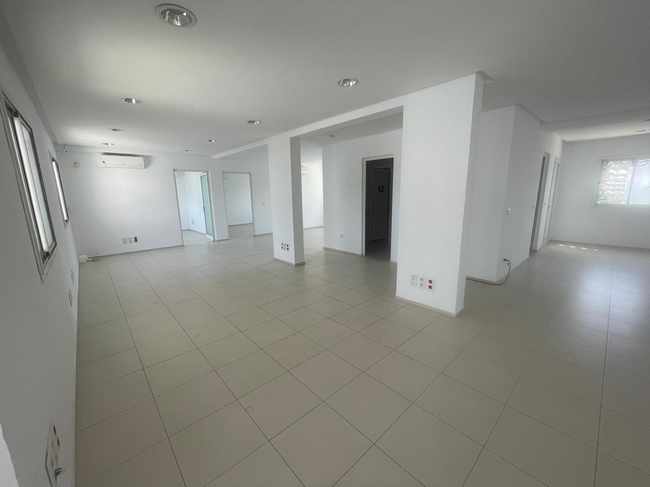 El Menzah&nbsp;El Manar 2&nbsp;Location&nbsp;Appart. 5 pi�ces+&nbsp;Bureaux avec open space et places de parking