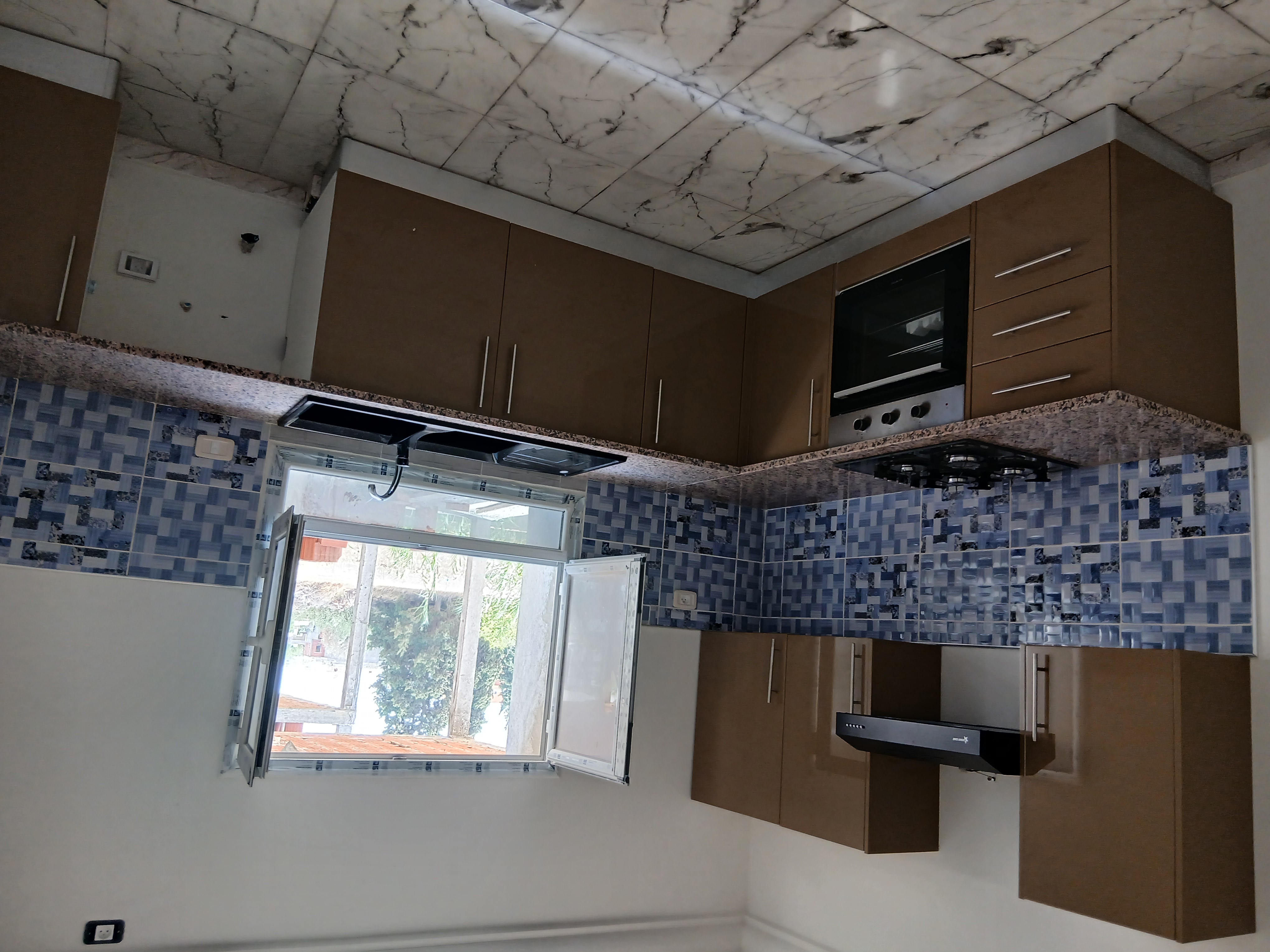 Akouda&nbsp;Chatt Meriem&nbsp;Vente&nbsp;Appart. 4 pi�ces&nbsp;Immeuble neuf r2 surfaces500m2  3 appartements