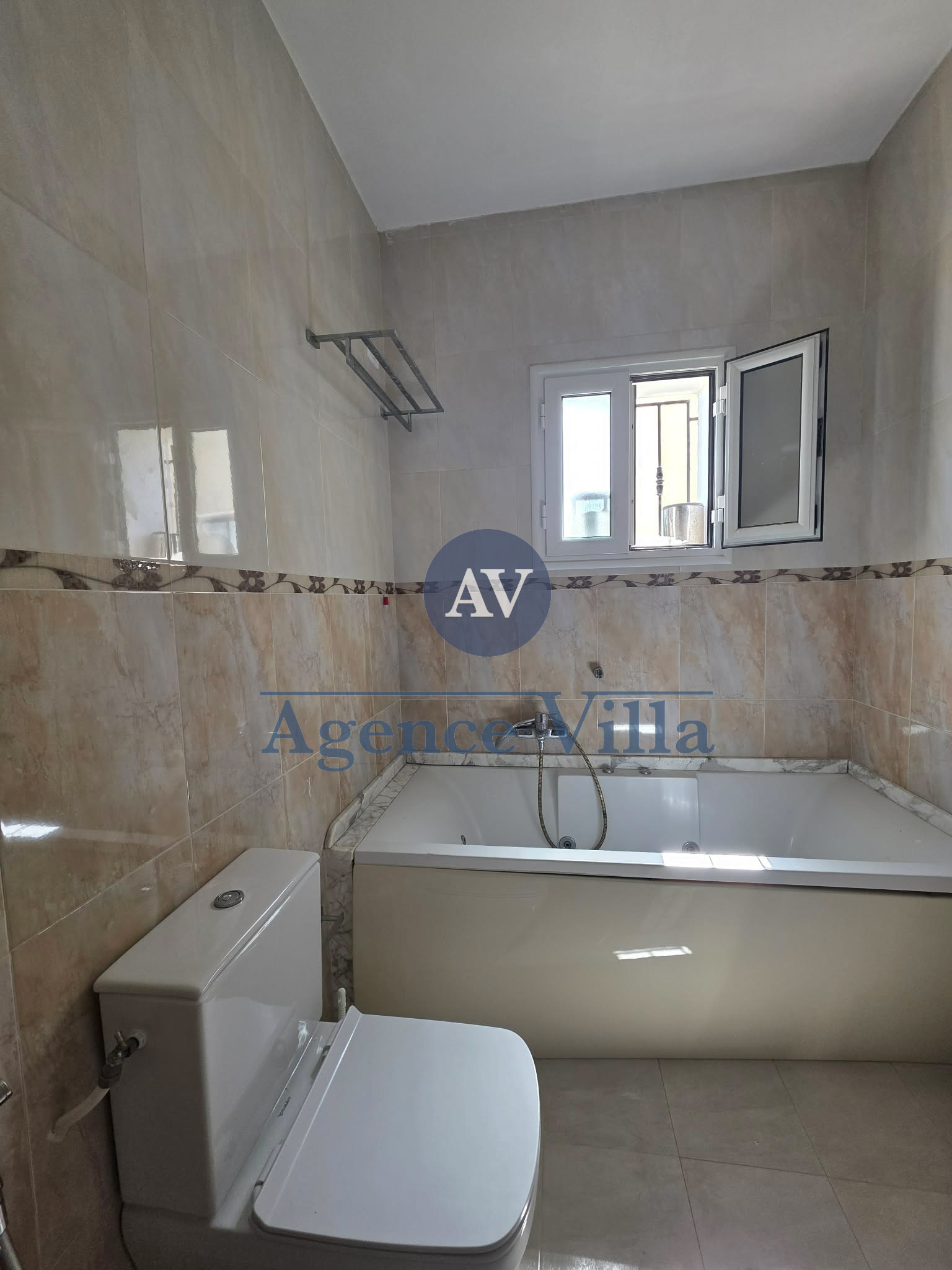 La Marsa&nbsp;El Aouina&nbsp;Location&nbsp;Appart. 4 pi�ces&nbsp;Rdc s3 � l'aouina