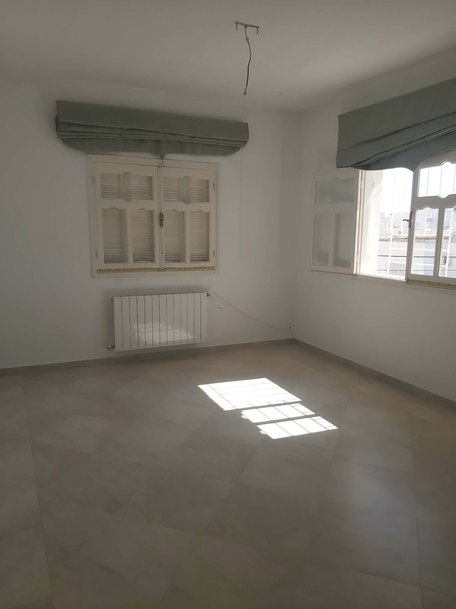 La Soukra&nbsp;Borj Louzir&nbsp;Location&nbsp;Appart. 4 pi�ces&nbsp;�tage de villa 2�me �tage � borj louzir ariana