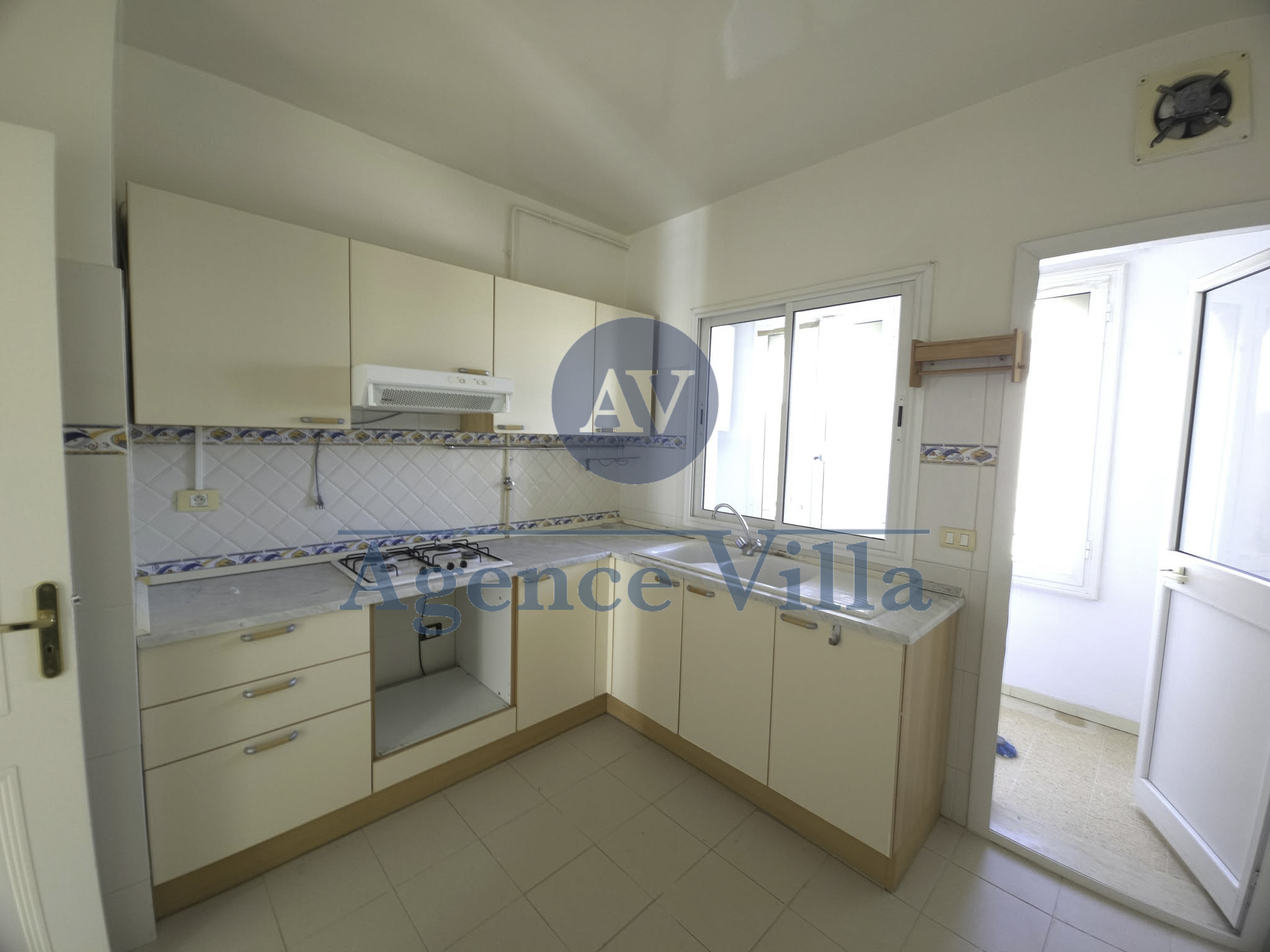 La Soukra&nbsp;La Soukra&nbsp;Vente&nbsp;Appart. 5 pi�ces+&nbsp;Appartement de 140m2 s4 � la soukra