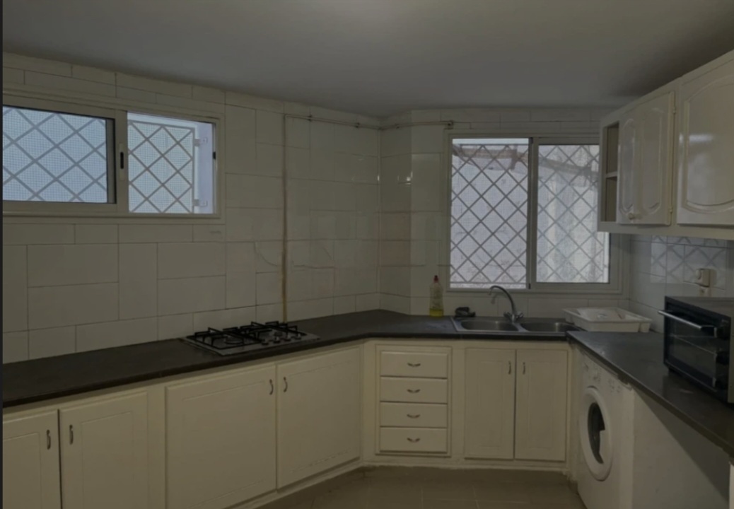 El Menzah&nbsp;El Menzah 9&nbsp;Location&nbsp;Appart. 4 pi�ces&nbsp;Rez de chauss�e de villa s plus 3 � menzah 9b