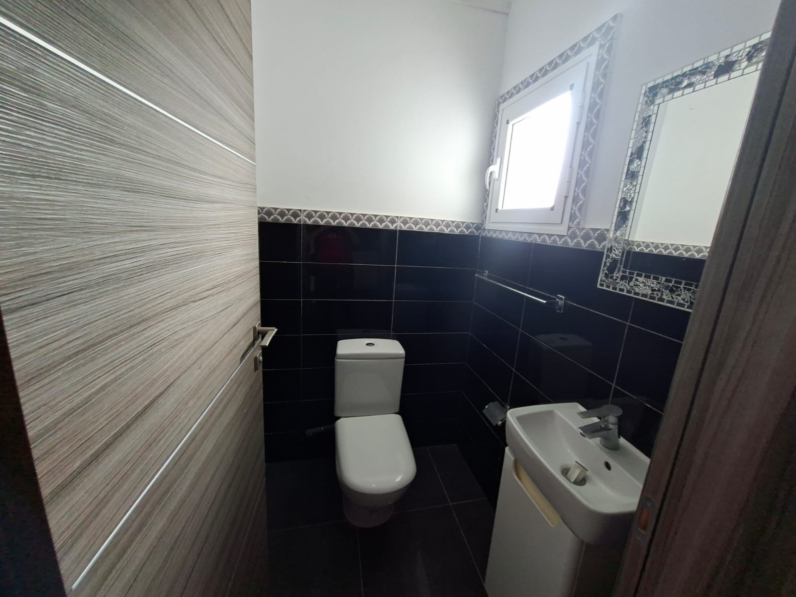 Ariana Ville&nbsp;Cite Ennasr 2&nbsp;Location&nbsp;Appart. 3 pi�ces&nbsp;Bureau a plus 3 � ennaser 2