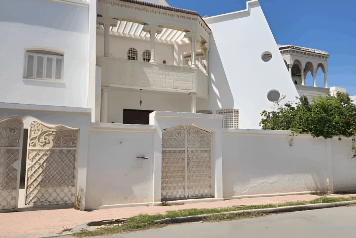 Sousse Jaouhara&nbsp;Khezama Ouest&nbsp;Vente&nbsp;Appart. 2 pi�ces&nbsp;Superbe villa de 760 m a khzema ouest