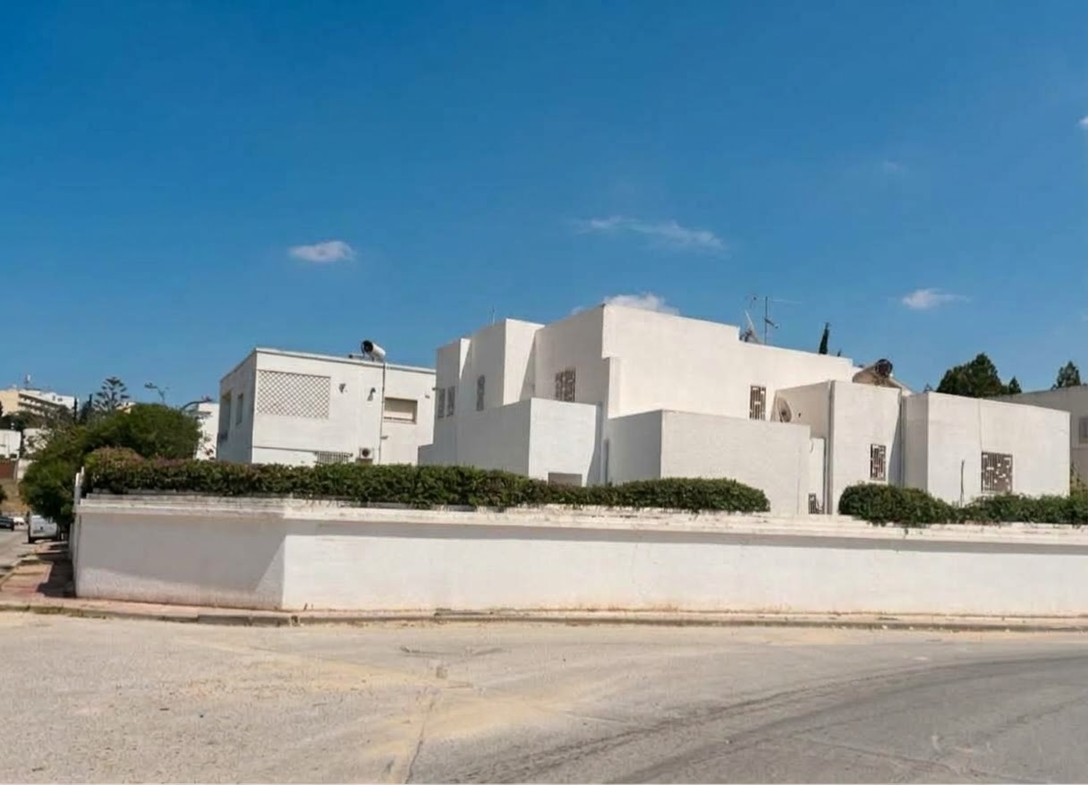 El Menzah&nbsp;El Manar 1&nbsp;Vente&nbsp;Maisons&nbsp;Villa de maitre d exception en angle de deux rues